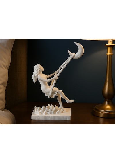 Ay'a Salıncak Heykeli Rüya Gibi Bir Sanat Eseri Dekoratif Biblo