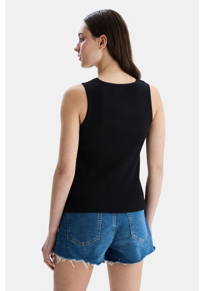 Ucla Salınas Siyah Sıfır Kol Nakışlı Standard Fit Kadın Tshirt Siyah