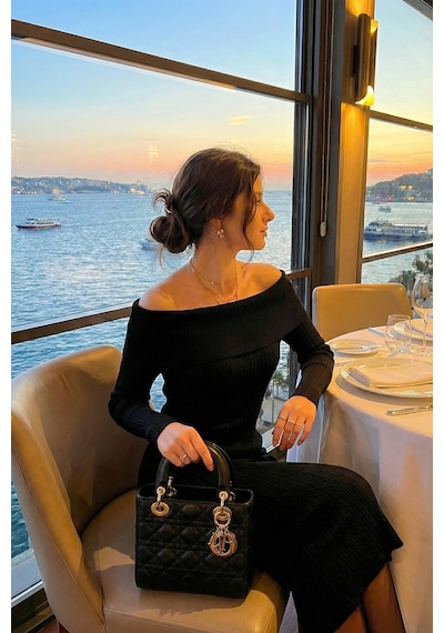 Lela Premium Fitilli Carmen Yaka Slim Fit Midi Boy Triko Bayan Elbise 680El00033 Siyah Lela Premium Fitilli Carmen Yaka Slim Fit Midi Boy Triko Bayan Elbise 680El00033 Siyah