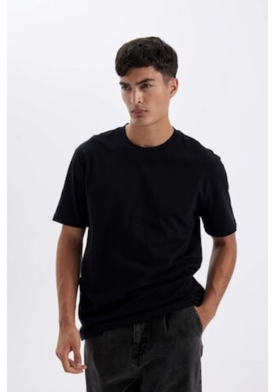 DeFacto New Regular Fit Bisiklet Yaka Basic Düz %100 Pamuk Kısa Kollu Tişört V7699AZ24AUBK81 Siyah DeFacto New Regular Fit Bisiklet Yaka Basic Düz %100 Pamuk Kısa Kollu Tişört V7699AZ24AUBK81 Siyah