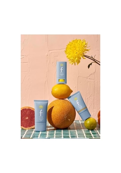 Sun Lovers Nemlendirici Etkili &amp Doğal Bitişli Renkli Güneş Koruyucu Spf50-006 Golden Beıge