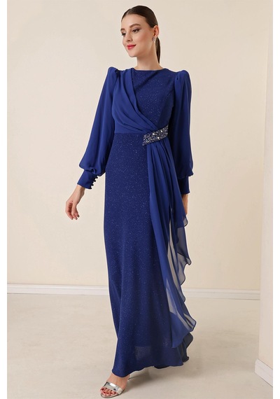 By Saygı Beli Taş Aksesuarlı Likralı Şifon Detaylı Astarlı Uzun Simli Geniş Beden Aralıklı Elbise Saks By Saygı Beli Taş Aksesuarlı Likralı Şifon Detaylı Astarlı Uzun Simli Geniş Beden Aralıklı Elbise Saks