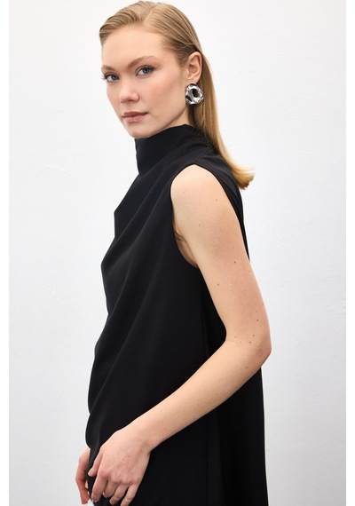 Sateen Dantel Detaylı Degaje Yaka Bluz - Siyah-137044 Siyah