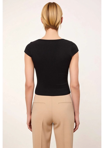Benerly Kadın Bluz Crop Kare Yaka Kısa Standart Kol Fitted Örme Kaşkorse siyah