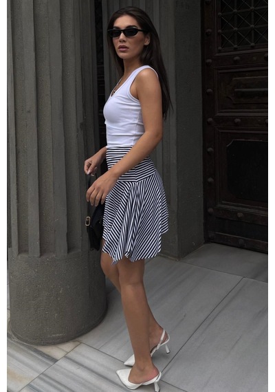 Madmext Siyah Çizgili Asimetrik Çizgili Etek Mg2698