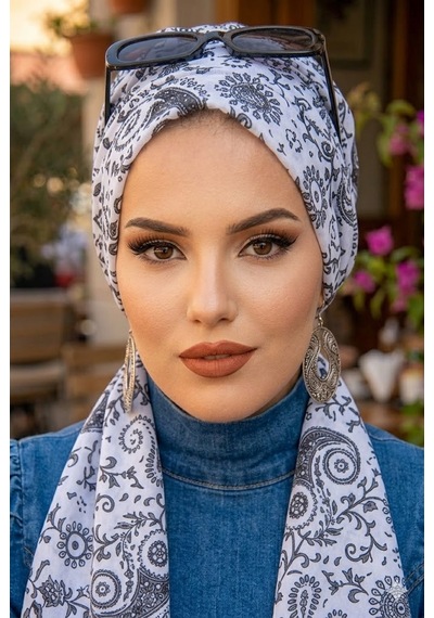 Aişe Tesettür Beyaz Siyah Etnik Desen Atkılı Bone