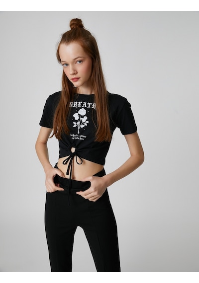 Koton Crop Tişört Baskılı Pencere Detaylı Kısa Kollu Siyah 3sal10278ık 3SAL10278IK999 Siyah