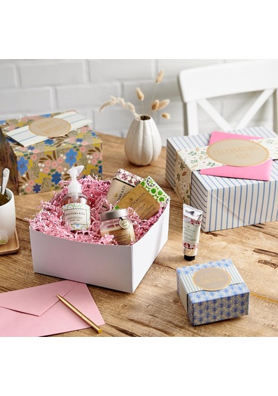 Hallmark Hediye Kutuları, Sargı Bantları, Doğum Günleri, Gelin Duşları, Anneler Günü, En İyi Arkadaşlar İçin