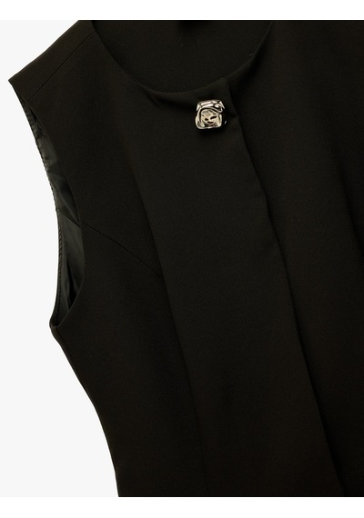 Koton Bisiklet Yaka Metal Aksesuarlı Kolsuz Peplum Bluz Siyah 6wak20102uw