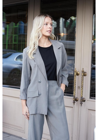 Jument Kadın İpeksi Dokulu Modal Kumaş Yakalı Cep Kapaklı Oversize Salaş Blazer Ceket-antrasit Jument Kadın İpeksi Dokulu Modal Kumaş Yakalı Cep Kapaklı Oversize Salaş Blazer Ceket-antrasit