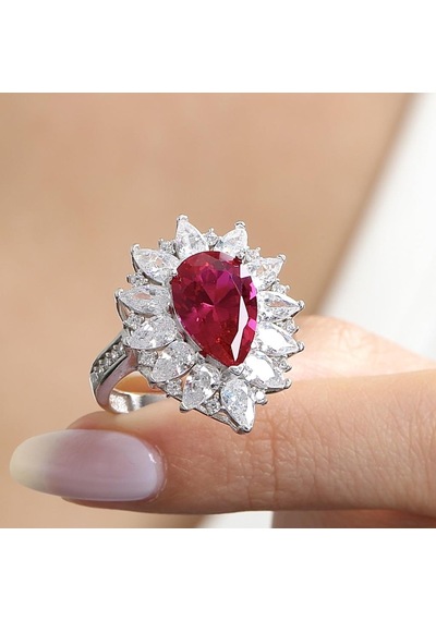Mia Vento Effective Diamond Londra Tutkusu Sentetik Yakut Taşlı Gümüş Yüzük