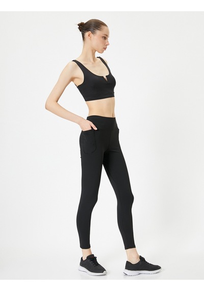 Koton Sporcu Sütyeni Kaplı Kalın Askılı Kesik Yaka Slim Fit Siyah 4sak30037nk Siyah