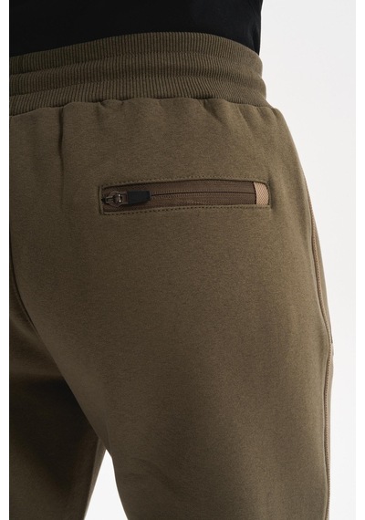 AR-MA Arma Erkek Örme 3 İplik Kumaş Dar Paça Eşofman Altı Regular Fit Lastikli Bel %70 Pamuk %30 Polyester K30174681602 Haki AR-MA Arma Erkek Örme 3 İplik Kumaş Dar Paça Eşofman Altı Regular Fit Lastikli Bel %70 Pamuk %30 Polyester K30174681602 Haki
