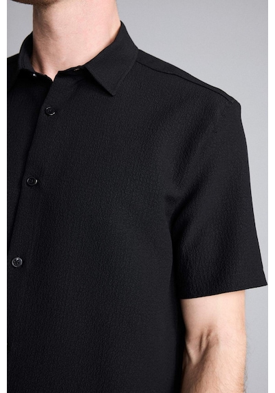 DeFacto Regular Fit Polo Yaka Krinkıl Yazlık Kısa Kollu Siyah Gömlek E1223AX25SMBK27