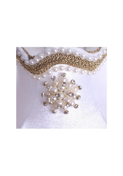 Beyaz Lulu Broşlu Kadife Başlık Gold Metal Burgulu Ayaklı Klasik Model Abajur 55x25cm