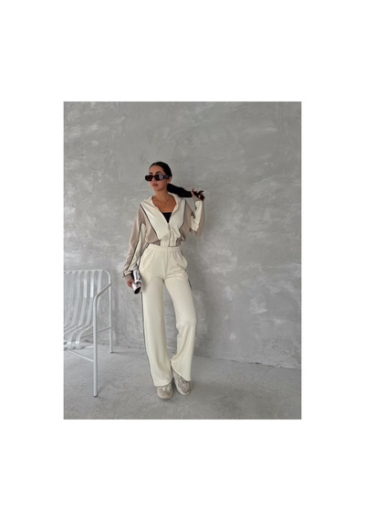 Gugus Kadın Trend Eşofman Takımı Dik Yaka Fermuarlı Bol Paça Yanları Şeritli Aysho Model Beyaz-bej Gugus Kadın Trend Eşofman Takımı Dik Yaka Fermuarlı Bol Paça Yanları Şeritli Aysho Model Beyaz-bej