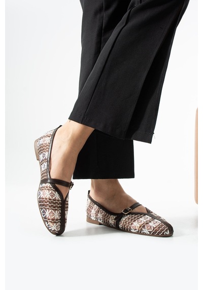 Dabab Shoes Marvena Kadın Kahve Beyaz Çapraz Bantlı Dantel Detaylı Şeffaf Dokulu Babet Kahverengi Beyaz Dabab Shoes Marvena Kadın Kahve Beyaz Çapraz Bantlı Dantel Detaylı Şeffaf Dokulu Babet Kahverengi Beyaz