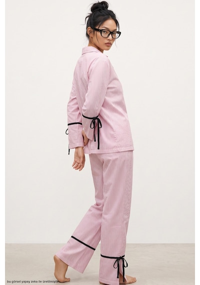 Siyah İnci Desenli Biye Yırtmaç Detaylı Yumuşak Tuşe Kışlık Düğmeli Örme Pijama Takımı 8079 Pembe Beyaz Çizgi
