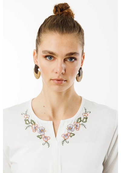 Desen Triko Kadın Açma Yaka Nakış İşlemeli Penye T-shirt 25700 Ekru Ekru