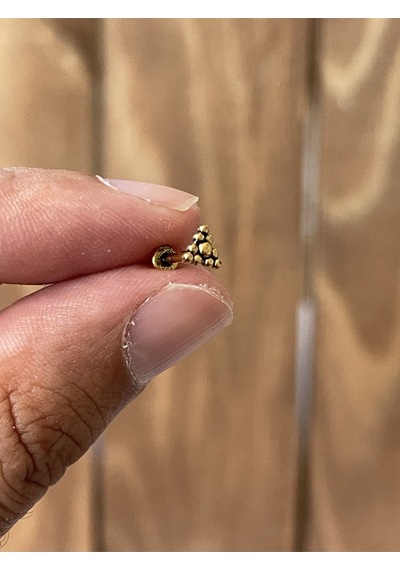 Cerrahi Çelik Tragus Helix Kıkırdak Conch Minimal Toplu Üçgen Detay Piercing Yeşil