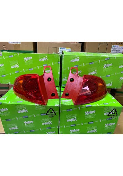 Seat Leon 2006-2013 Arası Valeo Sağ Ve Sol Dış Stop Lambası 1p0945111d / 1p0945112d
