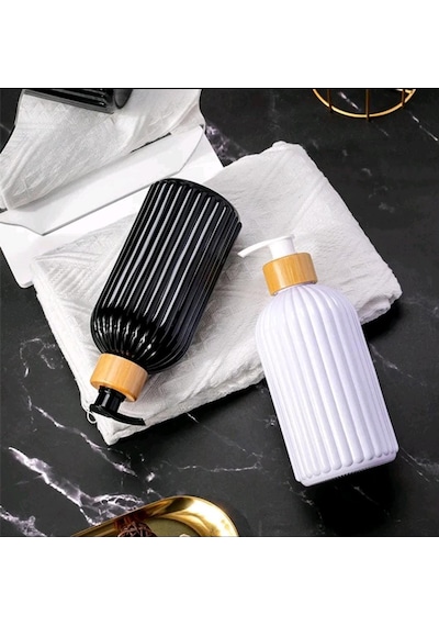 2 Li Hands Dishes Siyah Beyaz Dekoratif Mutfak Banyo Sıvı Cam Sabunluk Seti 500ml Bambu Stantlı Set Beyaz - Siyah 2 Li Hands Dishes Siyah Beyaz Dekoratif Mutfak Banyo Sıvı Cam Sabunluk Seti 500ml Bambu Stantlı Set Beyaz - Siyah