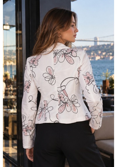 Armonika Kadın Beyaz Kruvaze Yaka Desenli Crop Ceket Arm-27k001025