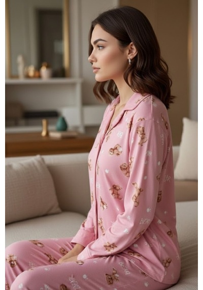 Rukod Kadın Mor Ayıcık Desenli Süet Gömlek Yaka Düğmeli Uzun Altlı Pijama Takımı Pembe