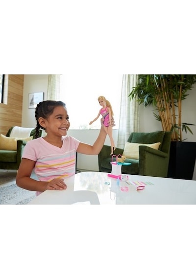 Barbie Seyahatte Yüzücü Barbie Oyun Seti - 30 Cm Bebek Dalış Taht