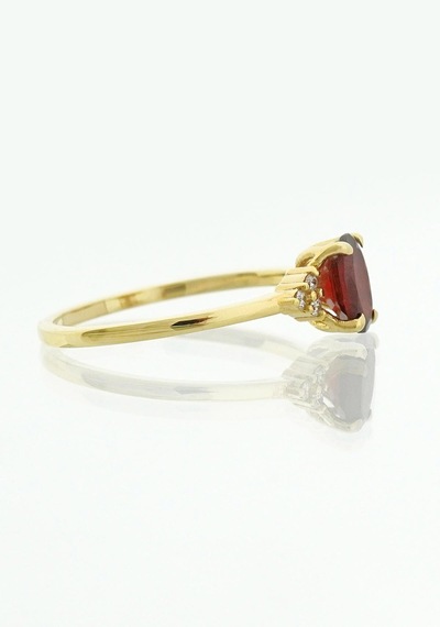 Garnet Oval Tektaş Pırlanta Yüzük