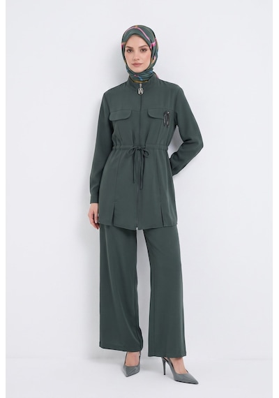 Armine Trend Fermuarlı Dik Yaka Bel Büzgülü Pantolonlu İkili Tesettür Takım Zümrüt 26yt6180 Armine Trend Fermuarlı Dik Yaka Bel Büzgülü Pantolonlu İkili Tesettür Takım Zümrüt 26yt6180