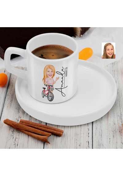 Bk Gift Kişiye Özel Sunum Tabaklı Kadın Bisiklet Sürücüsü Karikatürlü Kahve Fincanı-5, Sevgiliye Hediye, Aileye Hediye, Arkadaşa Hediye Beyaz