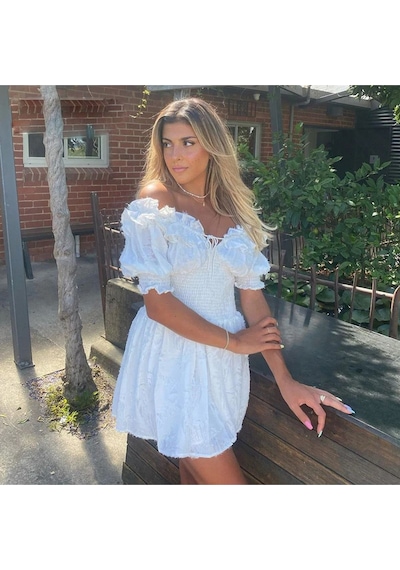 Fashion Cocktail Puff Kollu Tüylü Belden Lastikli Göğüs Bağlamalı Yazlık Doğal Bohem Şirin Yazlık Elbise Beyaz Fashion Cocktail Puff Kollu Tüylü Belden Lastikli Göğüs Bağlamalı Yazlık Doğal Bohem Şirin Yazlık Elbise Beyaz