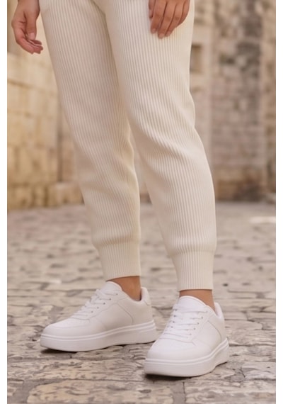 In Step Urban Pure White Comfort: Minimalist Beyaz Kadın Spor Ayakkabı