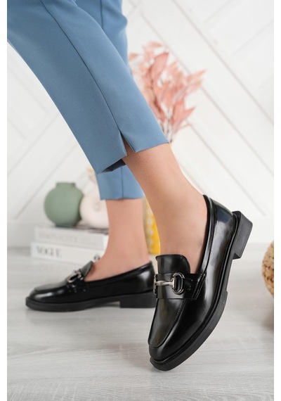 Aymood Kadın Siyah Zincir Tokalı Kalın Taban Pu Deri Günlük Klasik Topuklu Loafer Makosen Ayakkabı Siyah Aymood Kadın Siyah Zincir Tokalı Kalın Taban Pu Deri Günlük Klasik Topuklu Loafer Makosen Ayakkabı Siyah