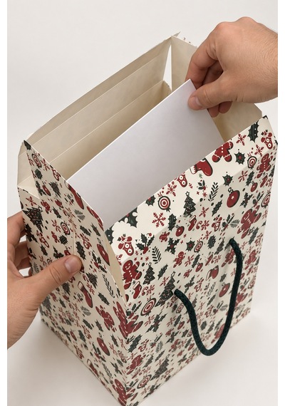 Yılbaşı Temalı İpli Karton Hediye Çantası, 1 Adet-20x14x25 Cm Yeniyıl Çam Ve Kurabiye Desenli Poşet