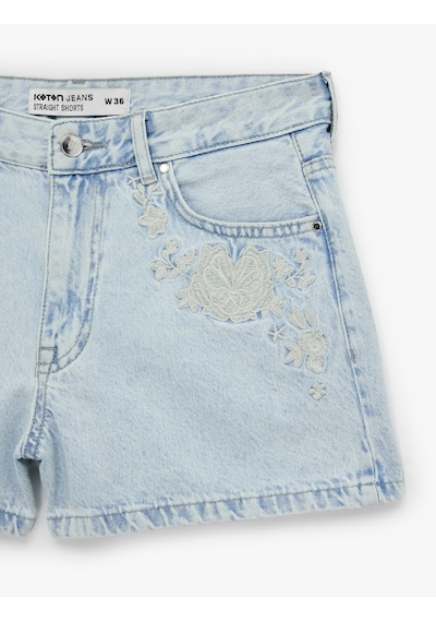 Koton Pamuklu Nakış Detaylı Regular Fit Mini Denim Şort Açık İndigo 6sal40275md
