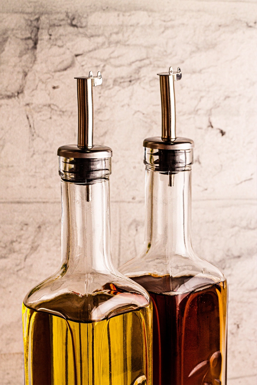 Snippy Safir - 2'li Ahşap Standlı Cam Zeytinyağı Sıvıyağ Şişesi Yağdanlık Damlatmaz Yağlık Sirkelik 500ml Ahşap