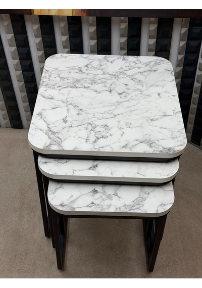 3 Lü Zigon Sehpa Seti Metal Ayaklı Ahşap Desen Tabla Modern Tasarım Beyaz Mermer
