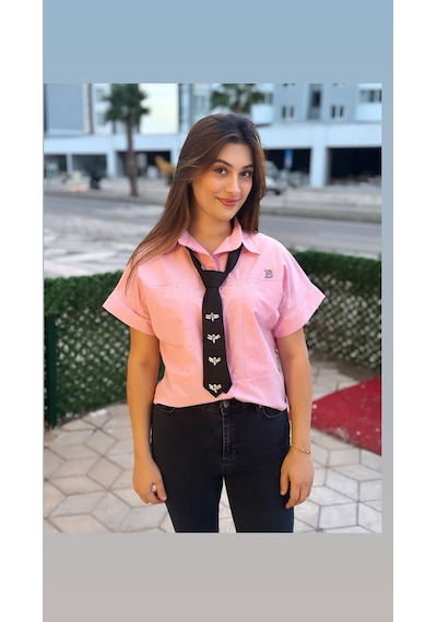Taş Arma Detaylı Pembe Crop Casual Chic Pembe