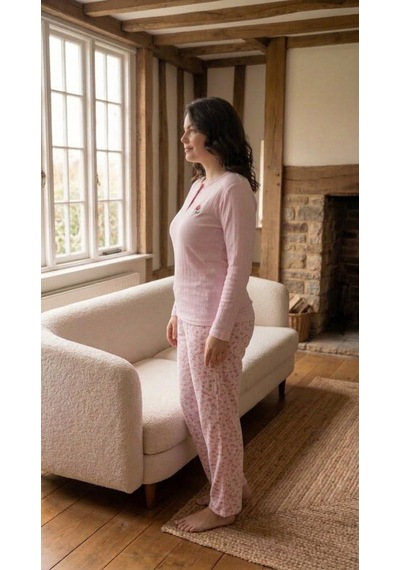 Eyfuze Kadın Kışlık Büyük Beden Desenli Yakası Düğmeli Uzun Kollu Pijama Takımı Pembe - Gri Eyfuze Kadın Kışlık Büyük Beden Desenli Yakası Düğmeli Uzun Kollu Pijama Takımı Pembe - Gri