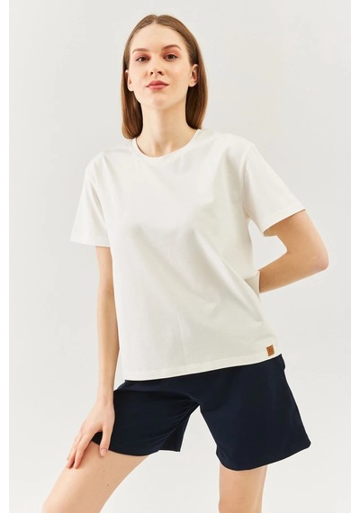 Kadın Rahat %100 Pamuklu Penye Bisiklet Yaka Kısa Kol Basic T-shirt Beyaz