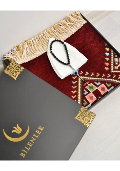 Erkekler İçin Seccade Takke Tesbih Hediyelik Seti Kilim Desenli Kadife Astarlı Seccade, 33 Lü Erkek Tesbihi, Takke Ve Özel Kutu Bordo Erkekler İçin Seccade Takke Tesbih Hediyelik Seti Kilim Desenli Kadife Astarlı Seccade, 33 Lü Erkek Tesbihi, Takke Ve Özel Kutu Bordo