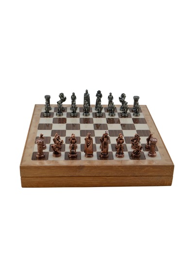 Gifthome Orta Boy Metal İngiliz Satranç Takımı Antik Ve Rustik Desenli Sandıklı Mdf Tahtası 36x36x6 Cm.