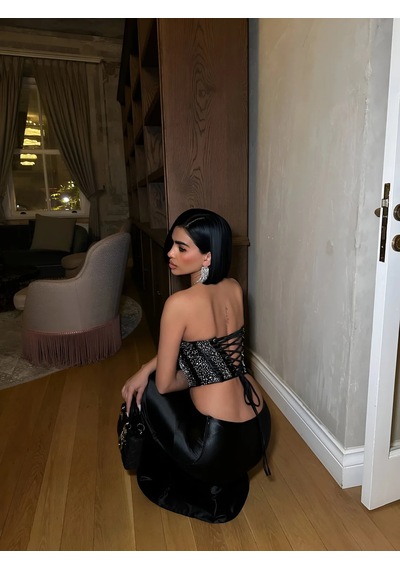 Havens Kristal Taşlı Büstiyer & Saten Etek Takım Siyah Havens Kristal Taşlı Büstiyer & Saten Etek Takım Siyah
