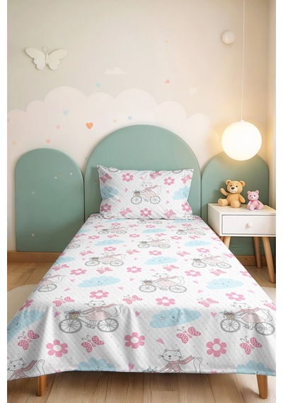 Evimde Bambaşka Pembe Kedi Kız Çocuk Pike Takımı - Bulut Çiçek Mavi Bebek Odası Mevsimlik Yatak Örtüsü - 160x220  CM
