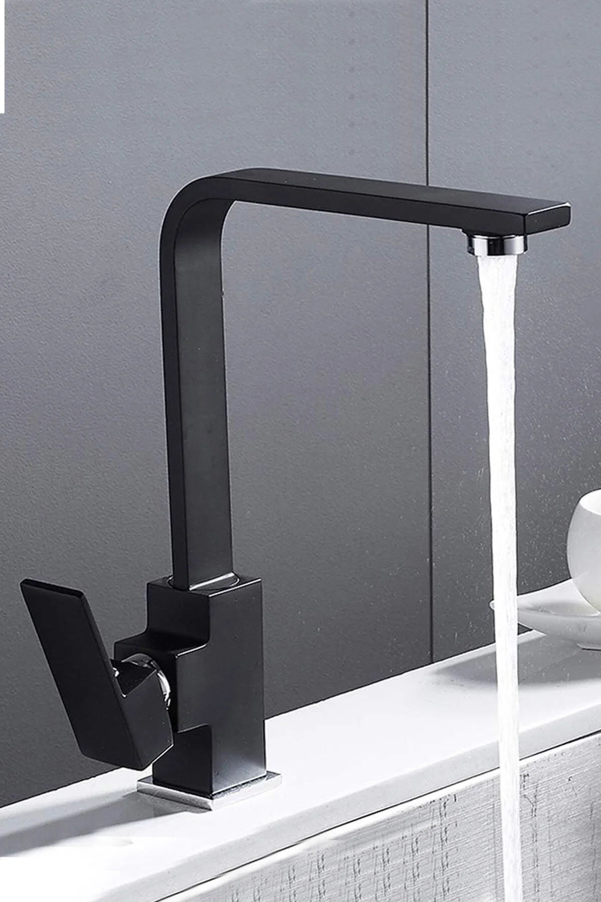 Siyah Kare Banyo Lavabo Bataryası Modern Ve Dayanıklı