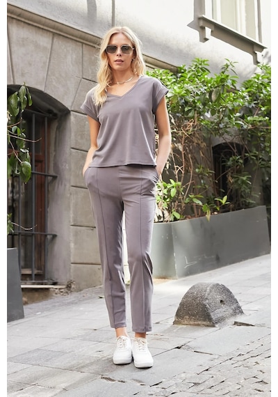 Jument Kadın Modal İpeksi Likralı Kumaş V Yaka Duble Kollu Apoletli Yanları Yırtmaçlı T-shirt Bluz-antrasit Antrasit Jument Kadın Modal İpeksi Likralı Kumaş V Yaka Duble Kollu Apoletli Yanları Yırtmaçlı T-shirt Bluz-antrasit Antrasit