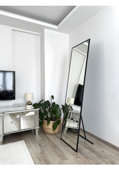 Effe Siyah Metal Çerçeveli Ayaklı 180x50 Cm Boy Aynası