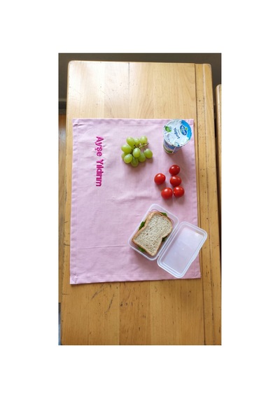 Kişiye Özel İsim Nakışlı Duck Kumaş Beslenme Örtüsü 45x35 Cm Su Ve Leke Tutmaz Kumaş - 922749881